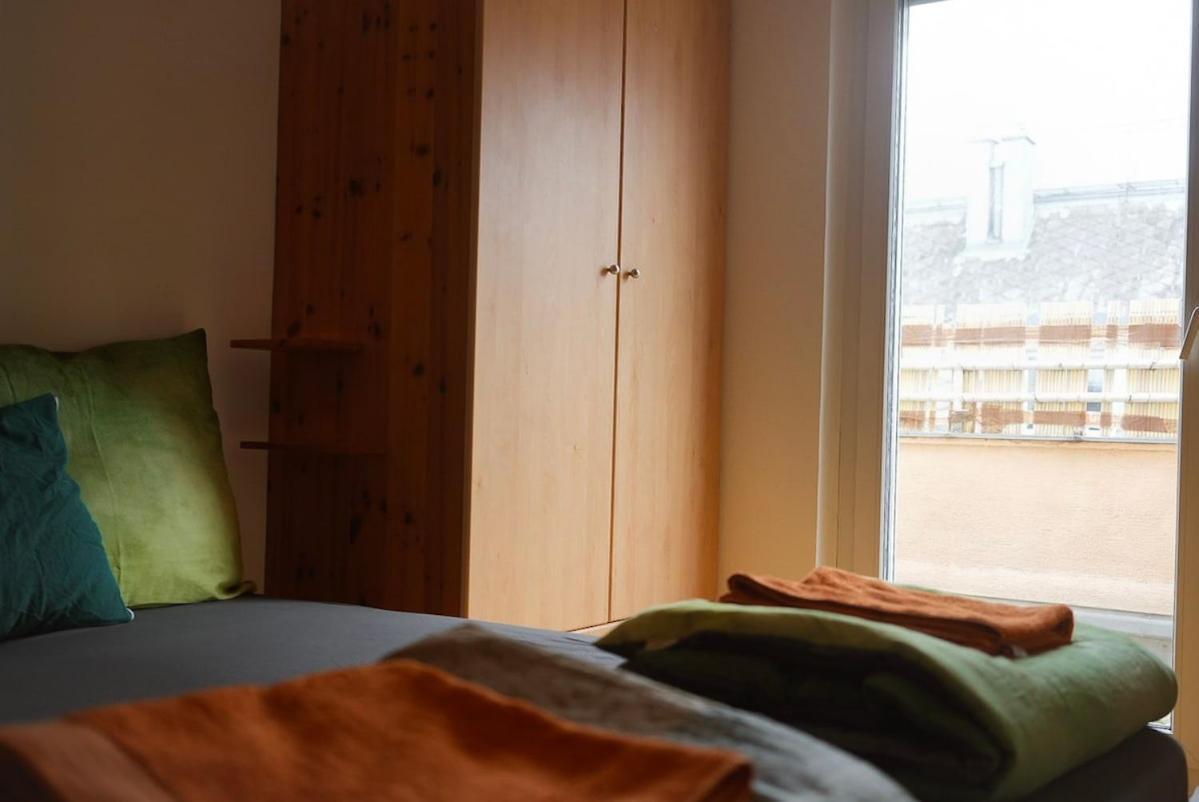 Close To Centre And Next To Hbf And Easy From Airport Apartament