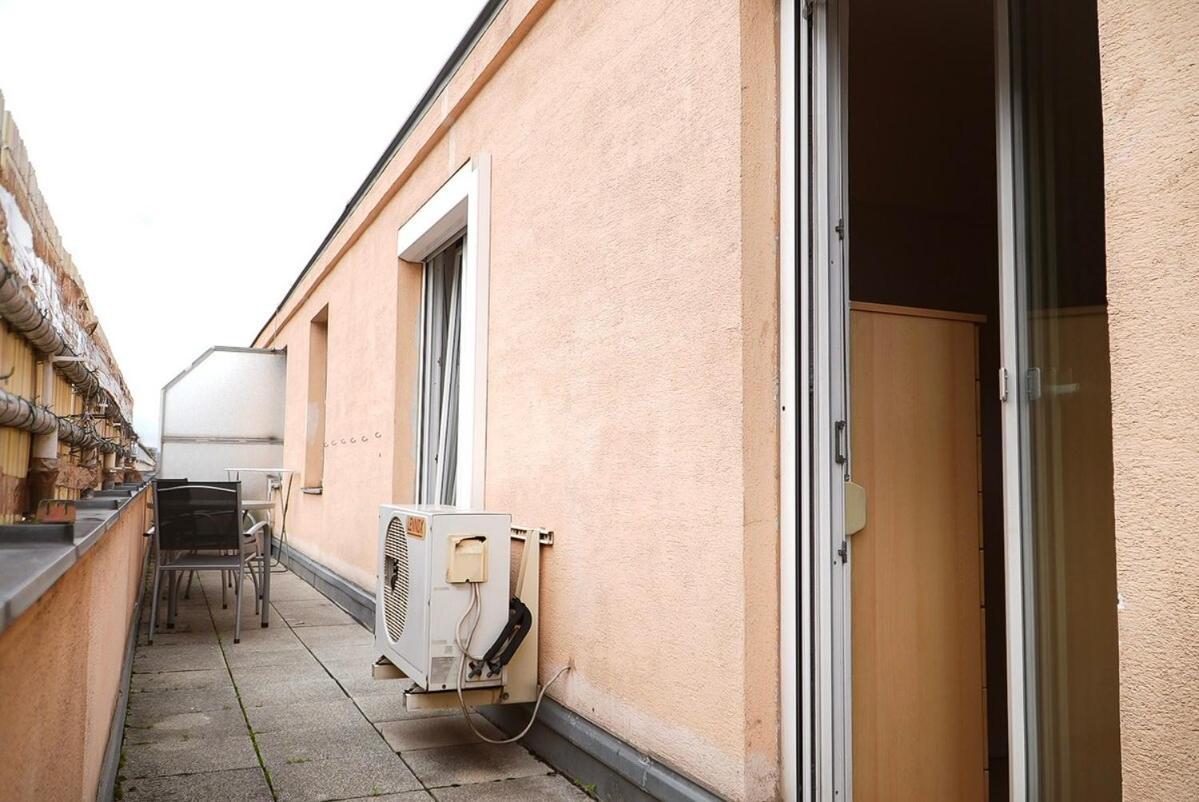 Close To Centre And Next To Hbf And Easy From Airport Apartament Viena