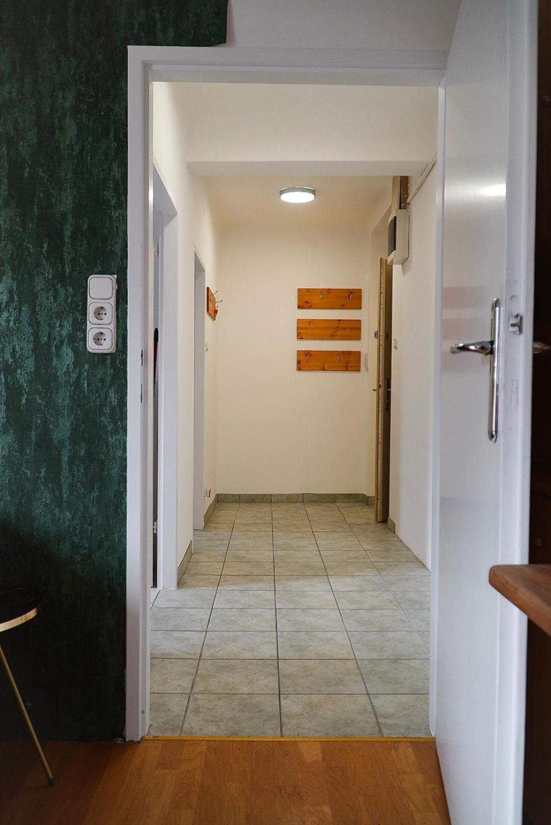 Close To Centre And Next To Hbf And Easy From Airport Apartament *